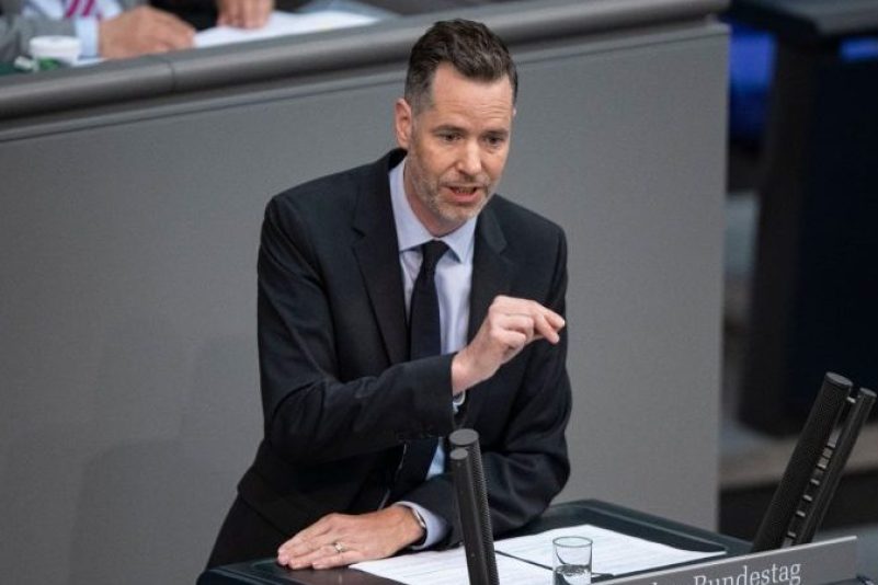 FDP-Abgeordneter Christian Dürr bei einer Rede im Deutschen Bundestag.