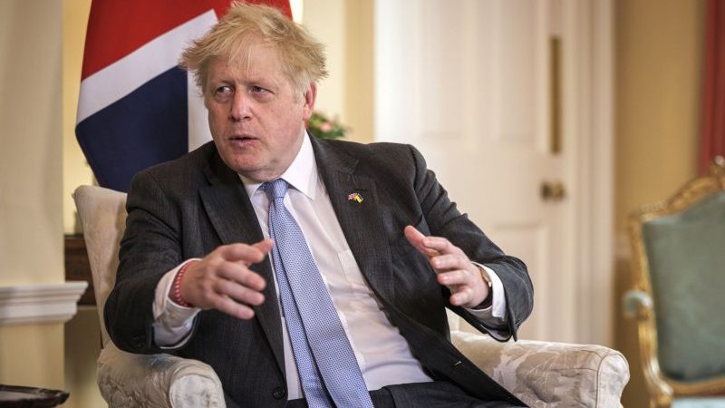 Premier Boris Johnson in London. Heute finden in Großbritannien wichtige Wahlen statt.