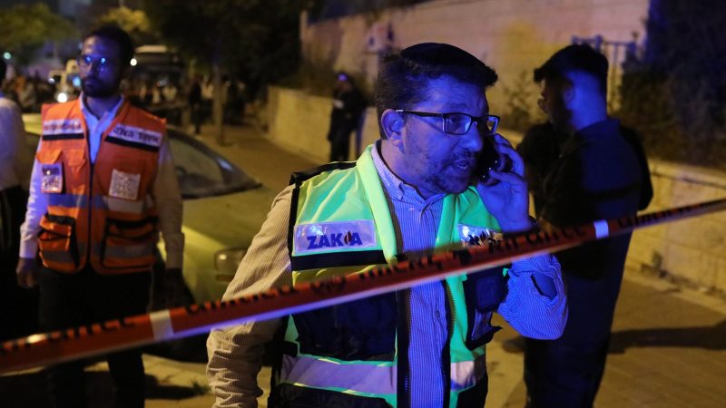 Eine Bluttat in Elad bei Tel Aviv hat mehrere Menschen das Leben gekostet.