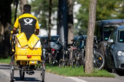 Briefe langsamer, Pakete leichter: Neues Postgesetz beschlossen