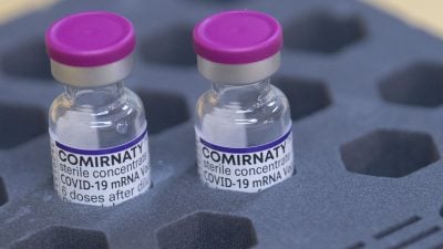 Deutsche Forscher: BioNTech-Impfung enthielt Placebos und besonders giftige Chargen