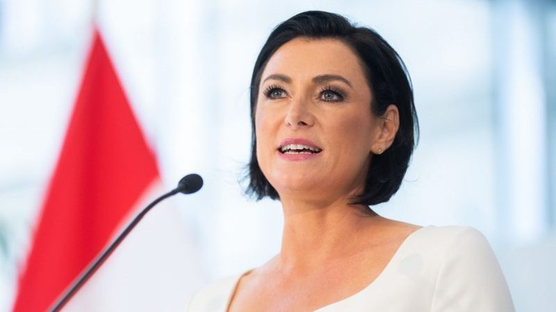 Österreichs Tourismusministerin Elisabeth Köstinger (ÖVP) gibt in einer persönlichen Erklärung ihren Rücktritt bekannt.