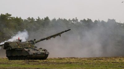 Panzerhaubitze 2000: Ukrainer zur Ausbildung eingetroffen