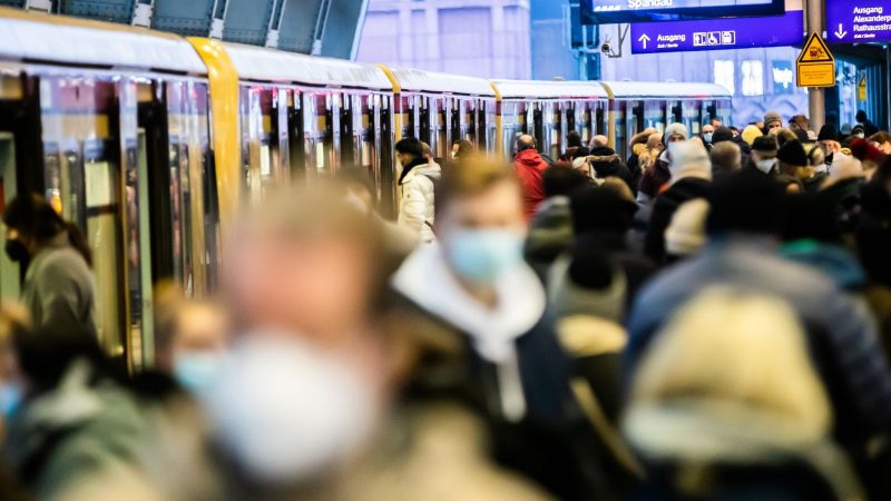 Bundesverkehrsminister Wissung sieht «Anpassungsbedarf für die Maskenpflicht in Bussen und Bahnen».