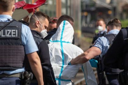 31-Jähriger nach Messerattacken im Zug in Psychiatrie