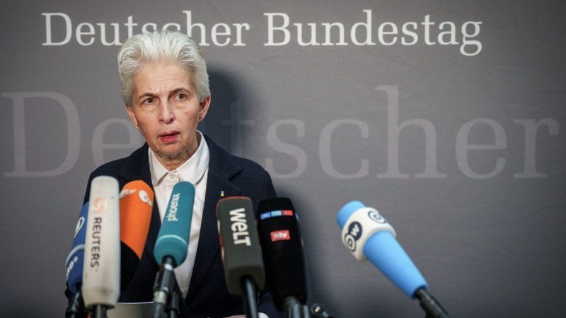 Ausschussvorsitzende Marie-Agnes Strack-Zimmermann (FDP vor einer Sondersitzung des Verteidigungsausschusses im Bundestag.
