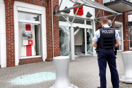 Polizei entdeckt Geldautomaten-Knacker – Schüsse fallen