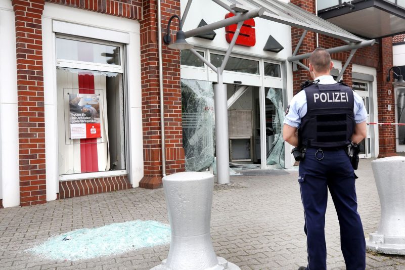Polizei entdeckt Geldautomaten-Knacker – Schüsse fallen