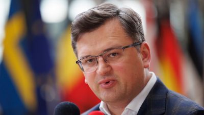 Ukrainischer Außenminister: Notfalls „mit Schaufeln kämpfen“