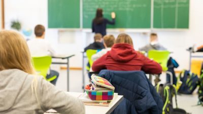 Bei Corona-Geschehen und Unwetterlage: Lehrer sollen selbst über Schulschließung entscheiden