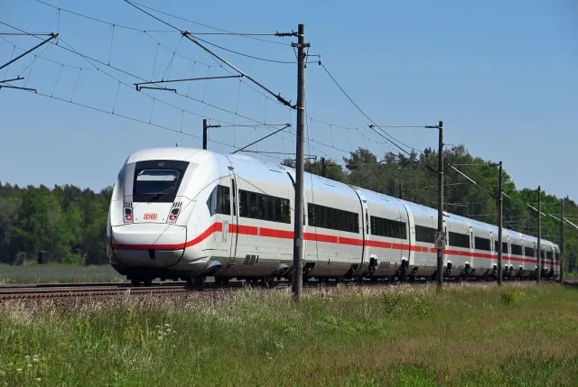 Die Züge der Bahn rollen wieder.