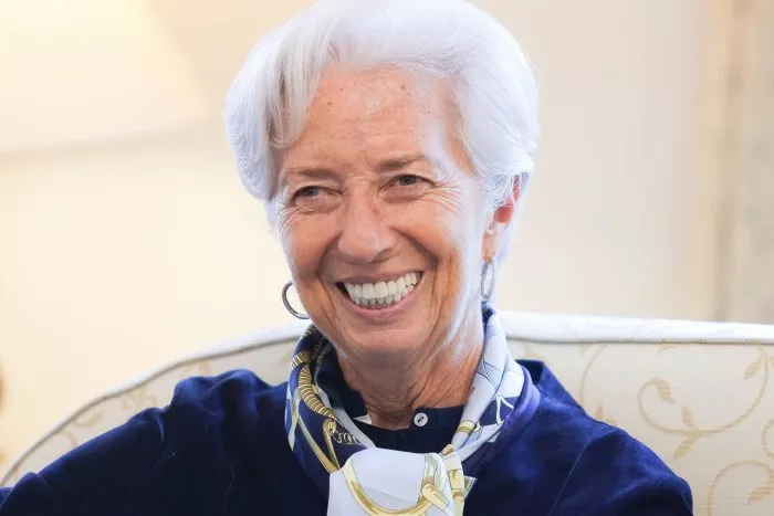 Christine Lagarde, Präsidentin der Europäischen Zentralbank, schreibt über mögliche Zinsanhebungen im Juli.