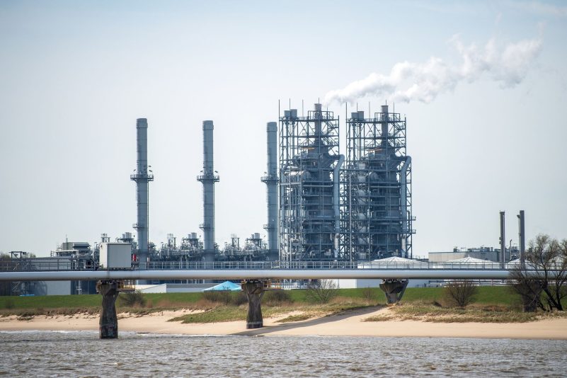 Deutschland ist nach Angaben der EU-Kommission weiterhin zu stark abhängig von Gas und anderen Rohstoffen aus Russland.
