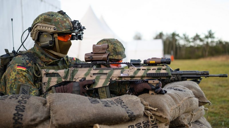 Soldaten der Bundeswehr - 100 Milliarden Euro für Investitionen in Rüstungsvorhaben.