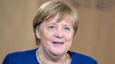 Altkanzlerin Merkel stellt sich Journalisten-Fragen