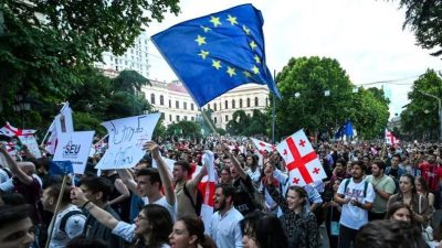 Proteste in Georgien: Zehntausende demonstrieren für EU-Beitritt