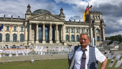 Galerie des Grauens vor dem Berliner Reichstag