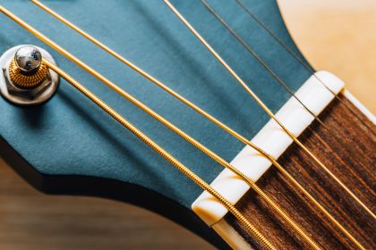 Gitarren von Kurt Cobain und Eric Clapton für 2,72 Millionen Dollar versteigert