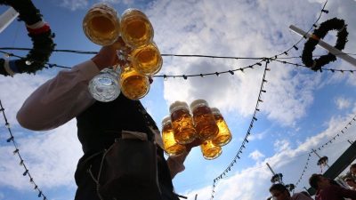 13 Euro für eine Maß: Bier auf dem Oktoberfest gut 15 Prozent teurer