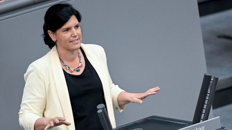 Carina Konrad (FDP) spricht im Bundestag.