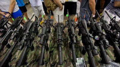 US-Abegeordnete stimmen für Verbot halbautomatischer Waffen