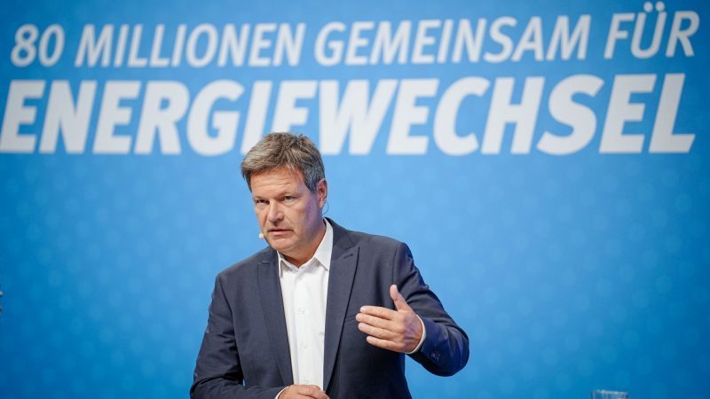 Robert Habeck (Bündnis 90/Die Grünen), Bundesminister für Wirtschaft und Klimaschutz, stellt die Kampagne „80 Millionen gemeinsam für Energiewechsel“ vor.