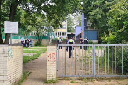 Schüler trinken unbekannte Flüssigkeit: Vier Schwerverletzte