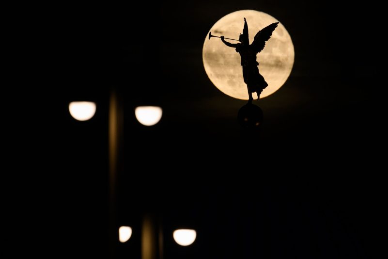 Auch in Dresden war der Supermond zu sehen.