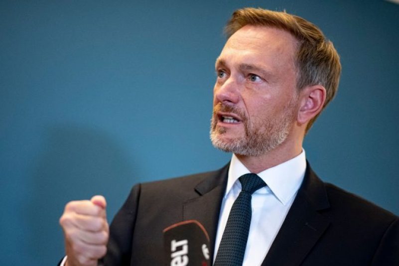 Christian Lindner (FDP), Bundesminister der Finanzen, pocht darauf, dass der Bund die in der Corona-Pandemie ausgesetzte Schuldenbremse wieder einhält.
