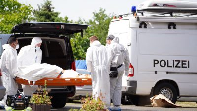 Opfer mit Axt erschlagen – 36-Jähriger weiter auf der Flucht