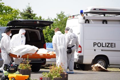 Opfer mit Axt erschlagen – 36-Jähriger weiter auf der Flucht