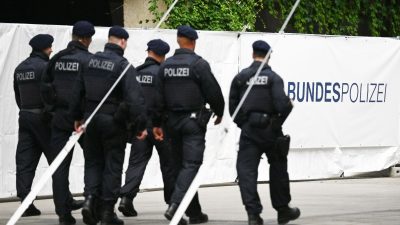 Vor G7-Gipfel: Acht Polizeiautos ausgebrannt