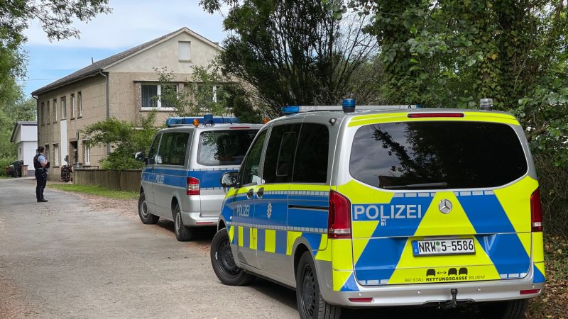 Bei der Fahndung nach einem 36-jährigen Mann im Kreis Lippe zog die Polizei starke Kräfte in Kalletal zusammen.