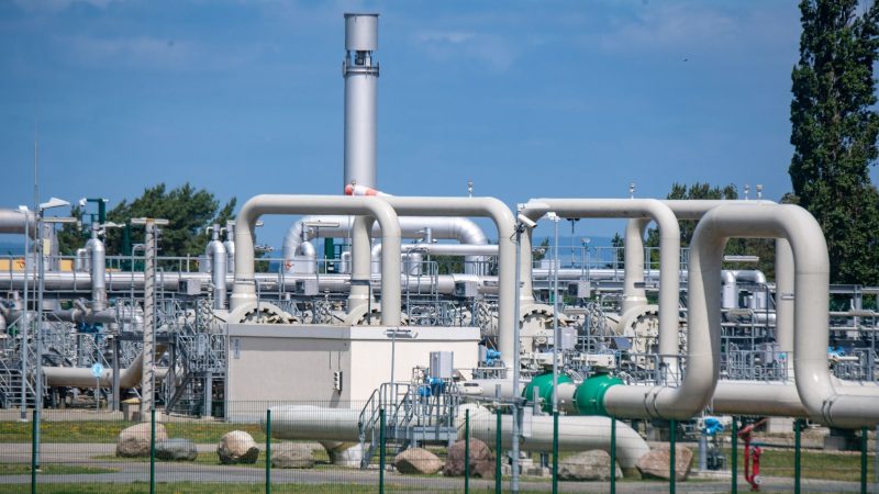 Blick auf Rohrsysteme und Absperrvorrichtungen in der Gasempfangsstation der Ostseepipeline Nord Stream 1 und der Übernahmestation der Ferngasleitung OPAL in Lubmin.
