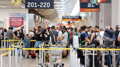 Flughafen-Chaos: Bundesregierung kündigt Einsatz ausländischer Hilfskräfte an