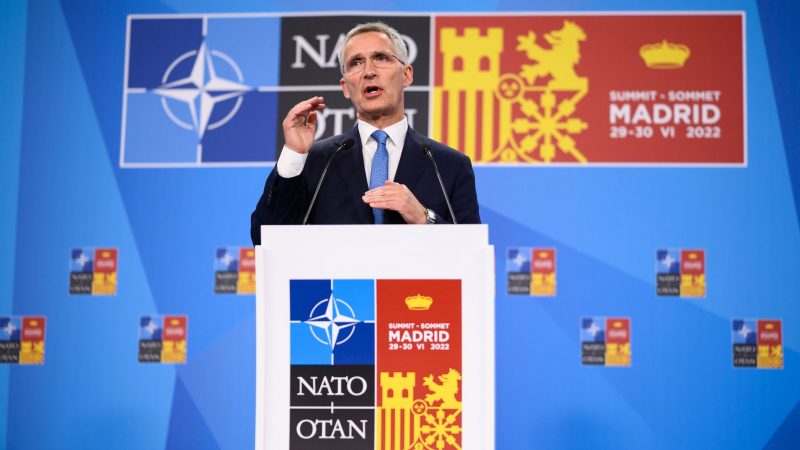 Nato-Generalsekretär Jens Stoltenberg spricht beim Nato-Gipfel in Madrid mit der Presse.