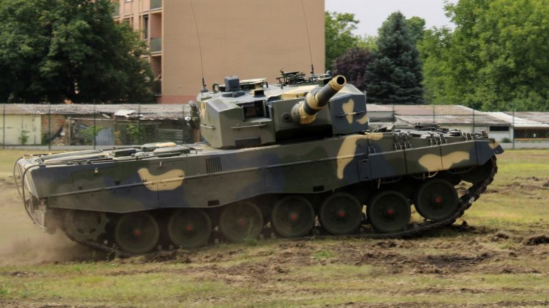 Panzer des Typs Leopard 2 A4. Spanien will nach einem Bericht der Zeitung «El País» der Ukraine deutsche Kampfpanzer vom Typ Leopard 2 A4 liefern.