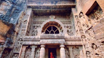 Die rätselhaften Höhlen von Ajanta