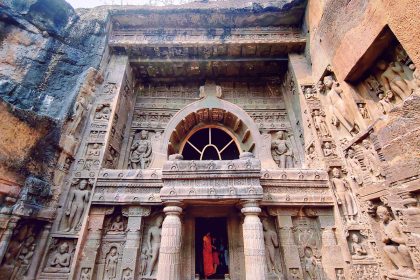Die rätselhaften Höhlen von Ajanta