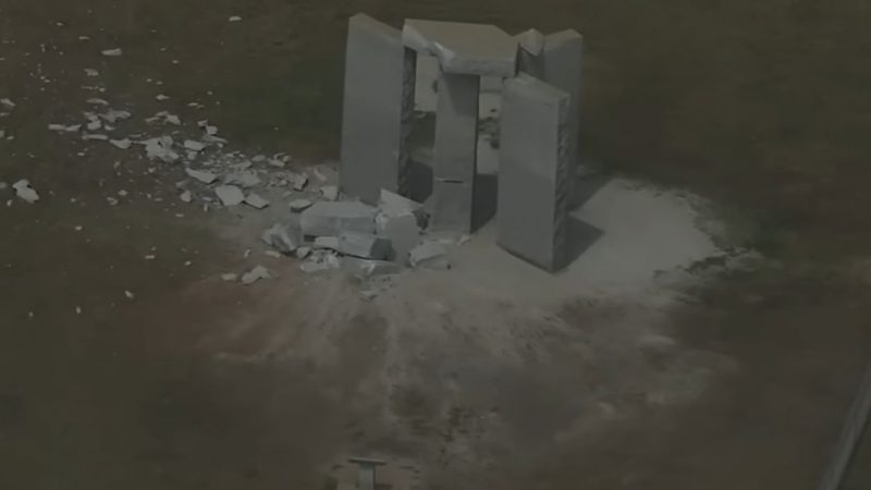 Eine Luftaufnahme zeigt das zerstörte Monument in Elbert County, Georgia, USA.