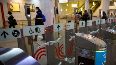 Gesichtserkennung: „Sfera“ überwacht Moskauer Metro und sucht „Kriminelle“