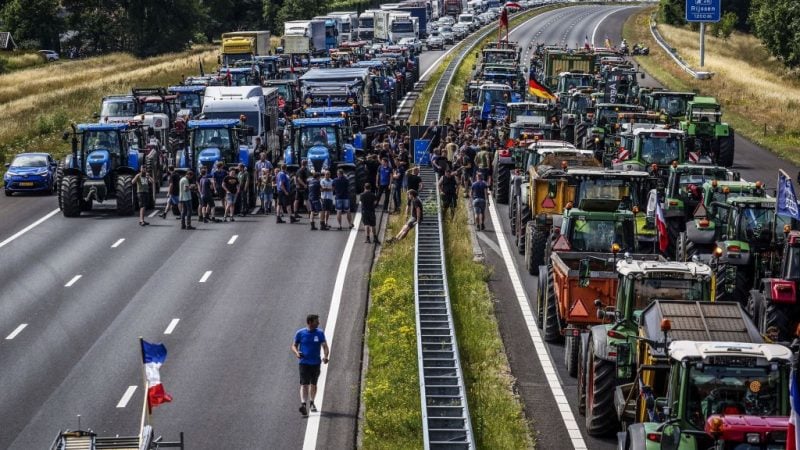 Bei den Bauernprotesten in den Niederlanden sind gezielte Schüsse auf Traktoren gefallen.