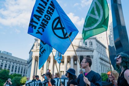 Klimaaktivisten demonstrieren vor dem Supreme Court.