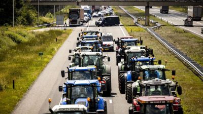 Bauern-Blockade der A67 in der Nähe von Eindhoven am 4. Juli 2022.