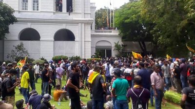Demonstranten dringen in Anwesen von Präsident Rajapaksa ein