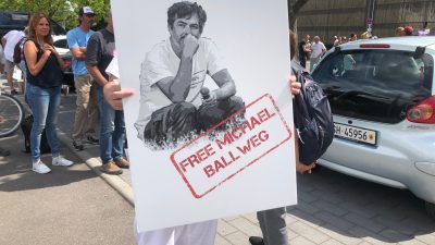 „Zynische Begründung“: Michael Ballweg bleibt in Stammheim in Haft – Anwalt im Interview