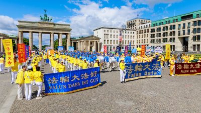 Falun-Dafa-Praktizierende protestieren gegen die Verfolgung ihrer buddhistischen Meditationspraxis in China durch die Kommunistische Partei Chinas. Foto: Epoch Times