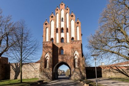 Ukrainische Rechtsextremisten in Neubrandenburg? Rätselraten nach Provokation am Bahnhof