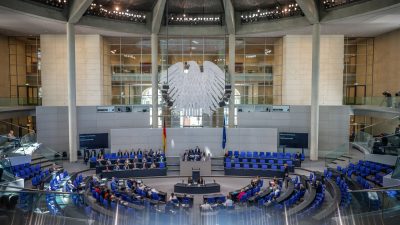 Ampel-Parteien wollen Bundestag wieder auf Regelgröße schrumpfen