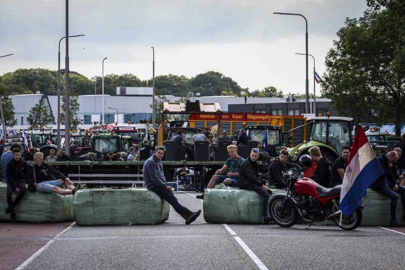 Landwirte blockieren das Verteilzentrum von Albert Heijn.